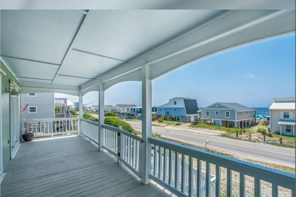 Donovan'S Out Of The Blue Villa Oak Island Exterior photo